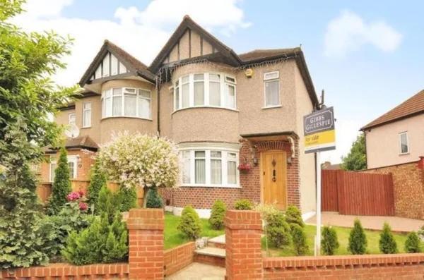 Tj Homes - One Double Bed With Garden View - Next To Tube Station * Ruislip